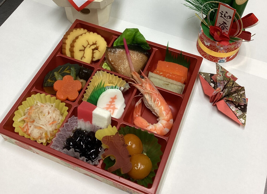 みんなで迎えるお正月　食形態に合わせたしらぬい荘のおせちの投稿のサムネイル